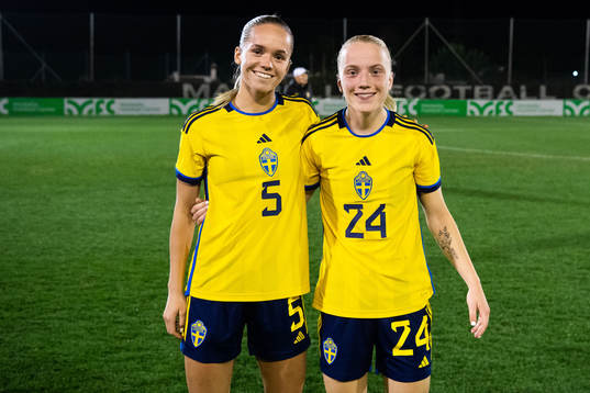 Hanna Lundkvist and Anna Sandberg of Sweden pose for