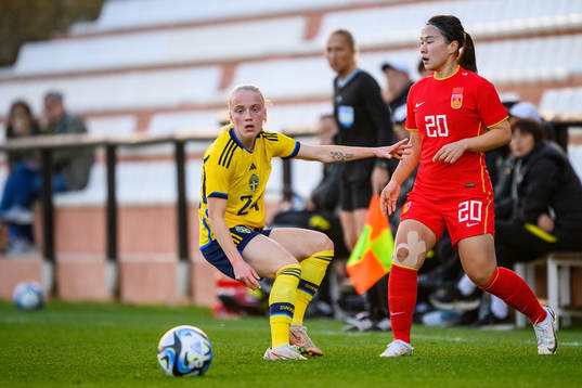Anna Sandberg of Sweden and Xiao Yuyi of China