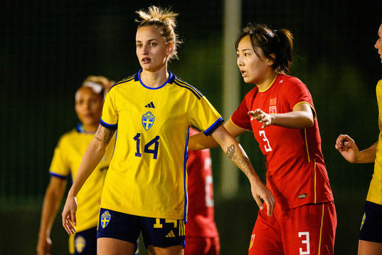 Nathalie Björn of Sweden and Wang Xiaoxue of China