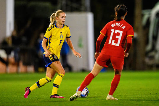 Hanna Lundkvist of Sweden and Yang Lina of China