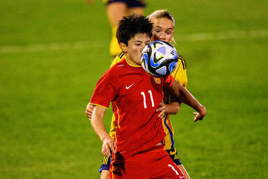 Hanna Lundkvist of Sweden and Wang Shanshan of China