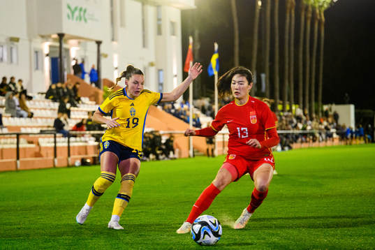 Johanna Rytting Kaneryd of Sweden and Yang Lina of China
