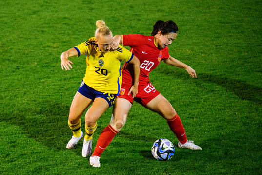 Hanna Bennison of Sweden and Xiao Yuyi of China