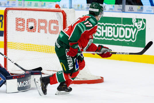 Frölundas Isac Born skjuter 2-0