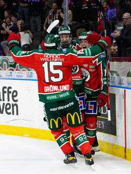 Frölundas Isac Born jublar