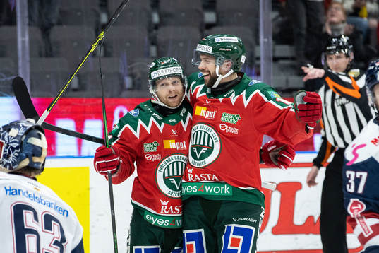 Frölundas Ryan Lasch jublar med Anders Grönlund