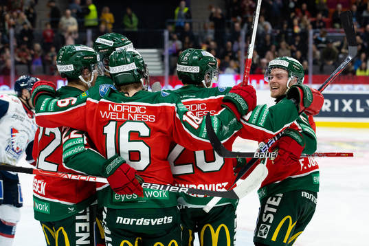 Frölundas Joel Lundqvist jublar med lagkamrater