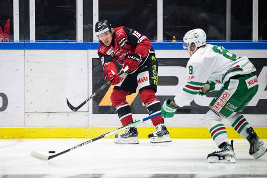 Malmö Redhawks Marcus Sylvegård och Rögles Linus Sandin