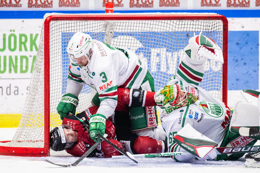 Rögles Michael Kapla och Malmö Redhawks Johan Olofsson
