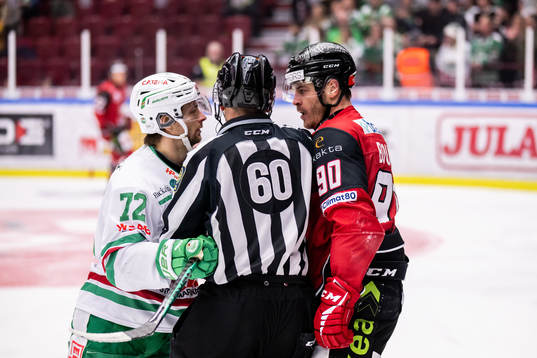 Rögles Daniel Zaar och Malmö Redhawks Lance Bouma i en