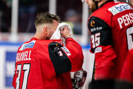 Malmö Redhawks målvakt Brandon Maxwell deppar
