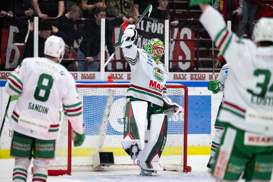 Rögles målvakt Christoffer Rifalk jublar
