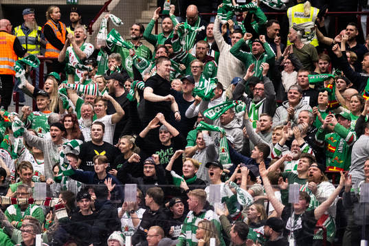 Rögles supportrar jublar