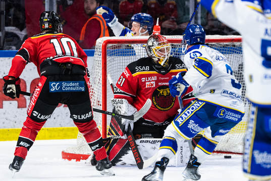 Luleås målvakt Matteus Ward deppar och Leksands Emil