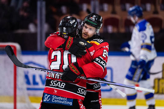 Luleås Jack Connolly och Brendan Shinnimin jublar