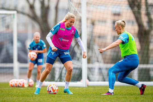 Guro Bergsvand and Maria Thorisdottir of the Norwegian