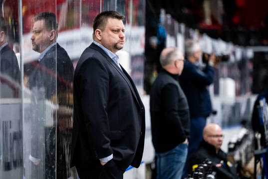 Modos tränare Mattias Karlin