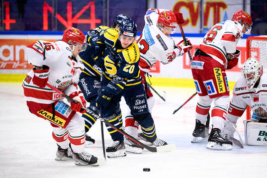 Modos Filip Sveningsson och Södertäljes Nikola Pasic