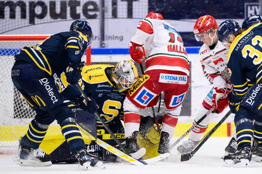 Södertäljes målvakt Nikita Talapila och Modos Nicholas
