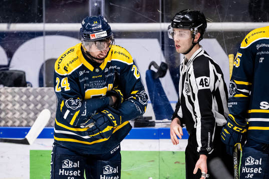 Södertäljes Jacob Dahlström har ont