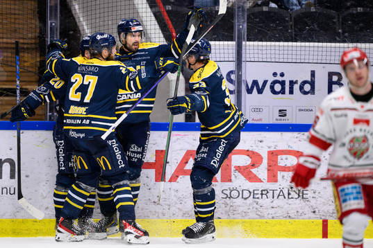 Södertäljes Linus Videll jublar