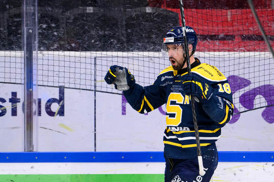 Södertäljes Linus Videll jublar