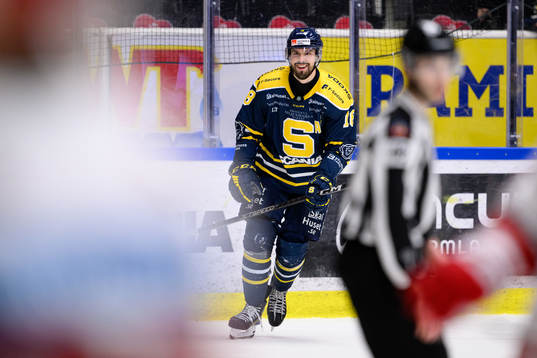 Södertäljes Linus Videll jublar