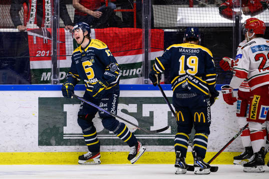 Södertäljes Johan Ivarsson reagerar