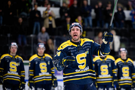 Södertäljes Jacob Dahlström jublar