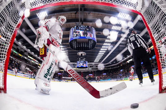 Modos målvakt Tex Williamsson deppar