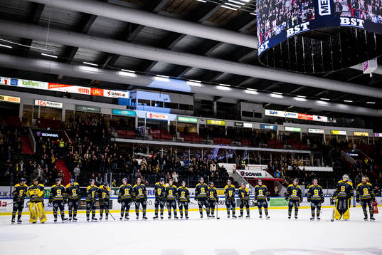 Södertäljes spelare jublar