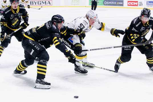 Västerås Anthon Eriksson och AIKs Christian Sandberg