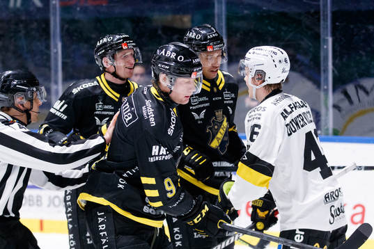AIKs Oscar Nord och Västerås Liam Dower Nilsson