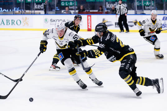 Västerås Anthon Eriksson och AIKs Erik Flood