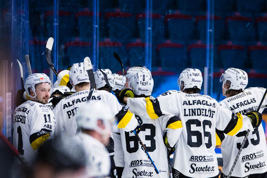 Västerås Jimmie Jansson Lorek jublar med lagkamrater