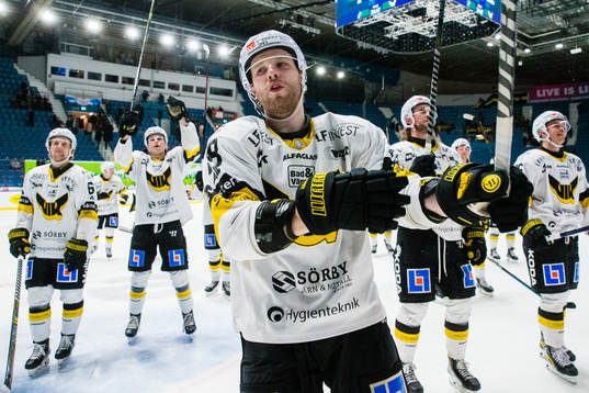 Västerås spelare jublar