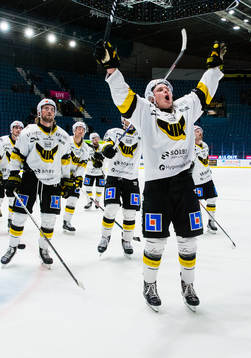 Västerås spelare jublar