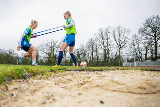 Thea Sørbo and Malin Brenn of the Norwegian women's