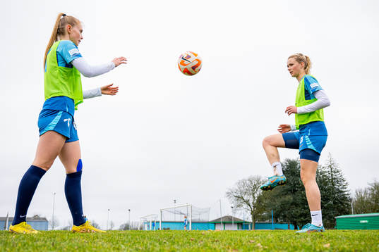 Malin Brenn and Thea Sørbo of the Norwegian women's