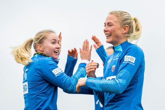 Anna Langås Jøsendal and Guro Bergsvand of the Norwegian
