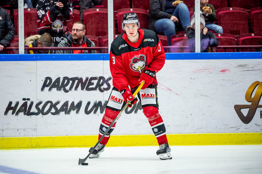 Malmö Redhawks Nuutti Viitasalo värmer upp innan