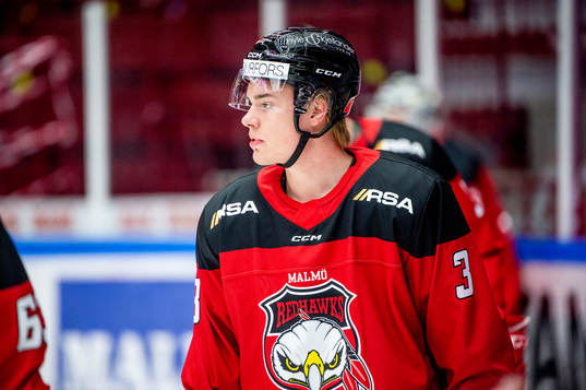 Malmö Redhawks Nuutti Viitasalo värmer upp innan