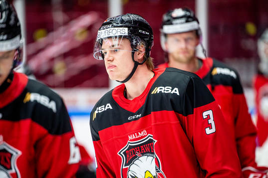 Malmö Redhawks Nuutti Viitasalo värmer upp innan