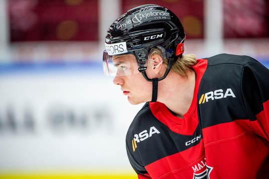 Malmö Redhawks Nuutti Viitasalo värmer upp innan
