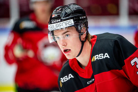 Malmö Redhawks Nuutti Viitasalo värmer upp innan