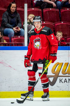 Malmö Redhawks Nuutti Viitasalo värmer upp innan