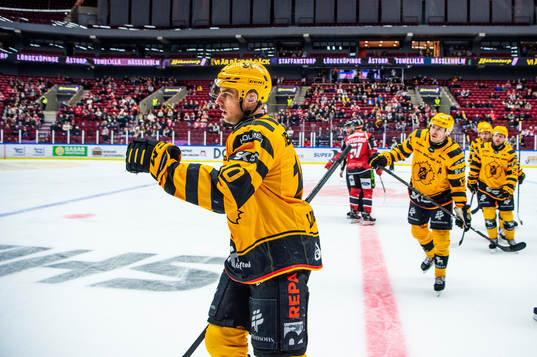 Skellefteås Joakim Lindström jublar