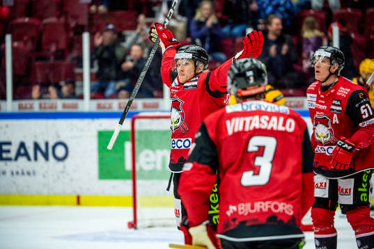 Malmö Redhawks Marcus Sylvegård jublar