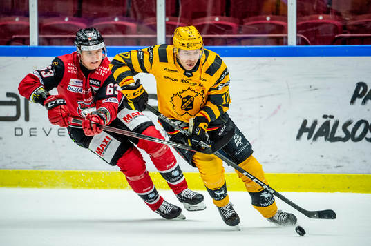 Skellefteås Pär Lindholm mot Malmö Redhawks Fredrik