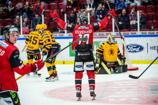 Malmö Redhawks Marcus Sylvegård jublar